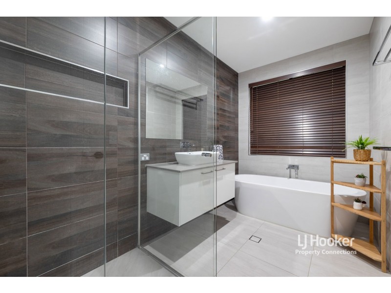 5 Sovereign Place, Bridgeman Downs QLD 4035