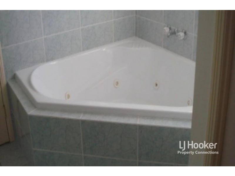 6 Talisman Court, Eatons Hill QLD 4037