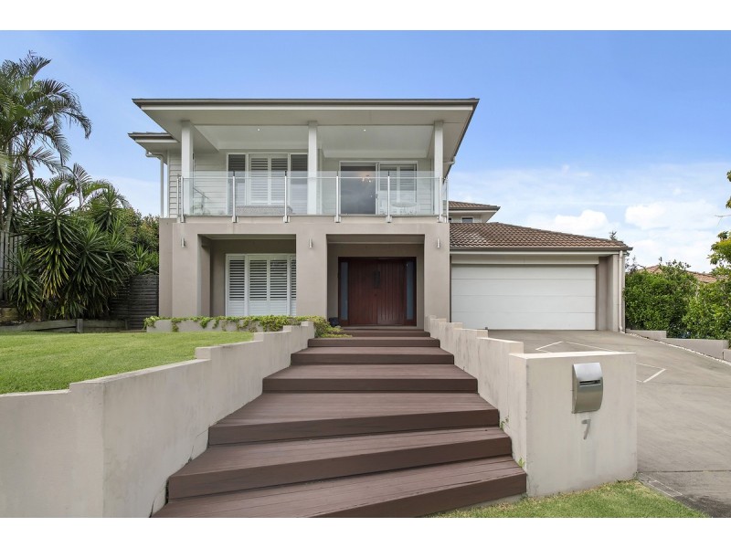 7 Crossing Drive, Eatons Hill QLD 4037
