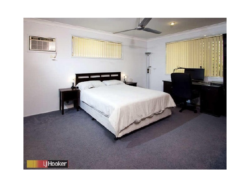 42 Marina Court, Eatons Hill QLD 4037