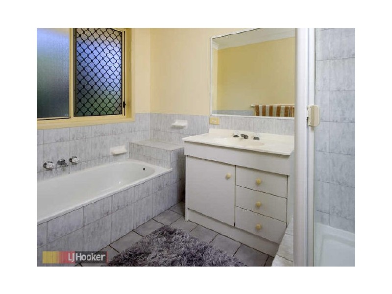 42 Marina Court, Eatons Hill QLD 4037