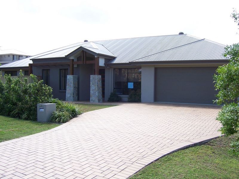 2 Tributary Court, Eatons Hill QLD 4037