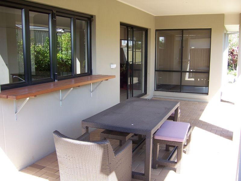 2 Tributary Court, Eatons Hill QLD 4037