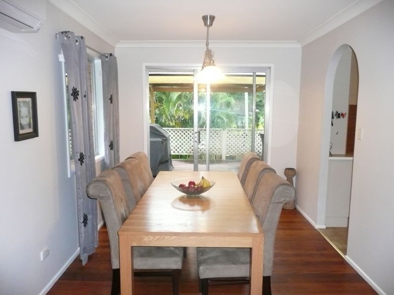 18 Avon Crescent, Albany Creek QLD 4035