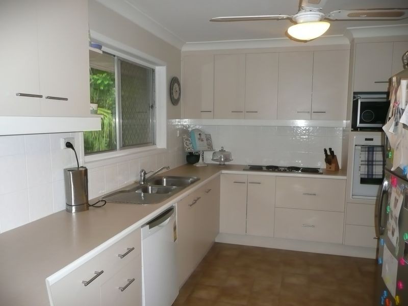 18 Avon Crescent, Albany Creek QLD 4035