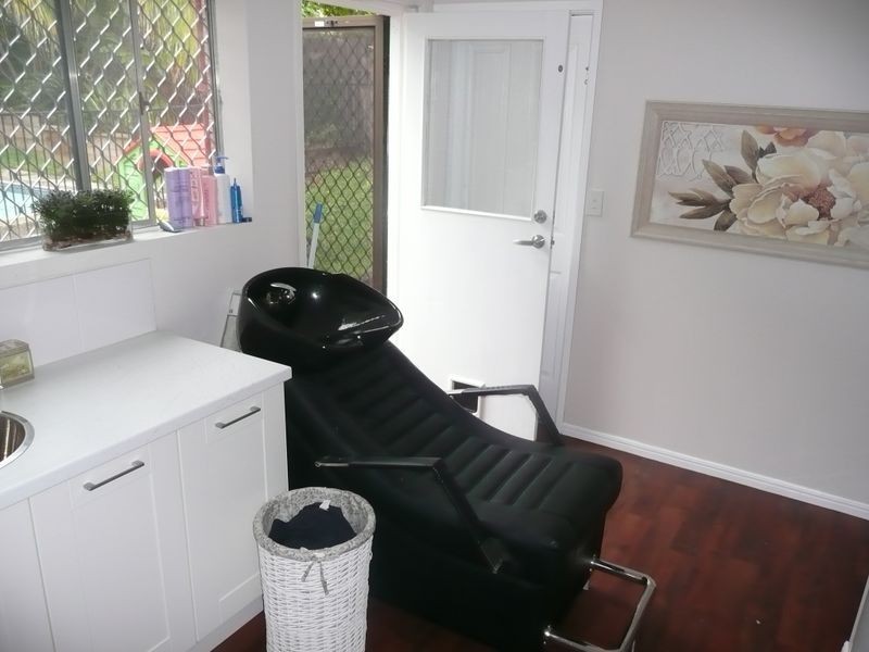 18 Avon Crescent, Albany Creek QLD 4035