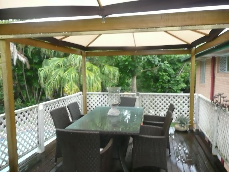 18 Avon Crescent, Albany Creek QLD 4035