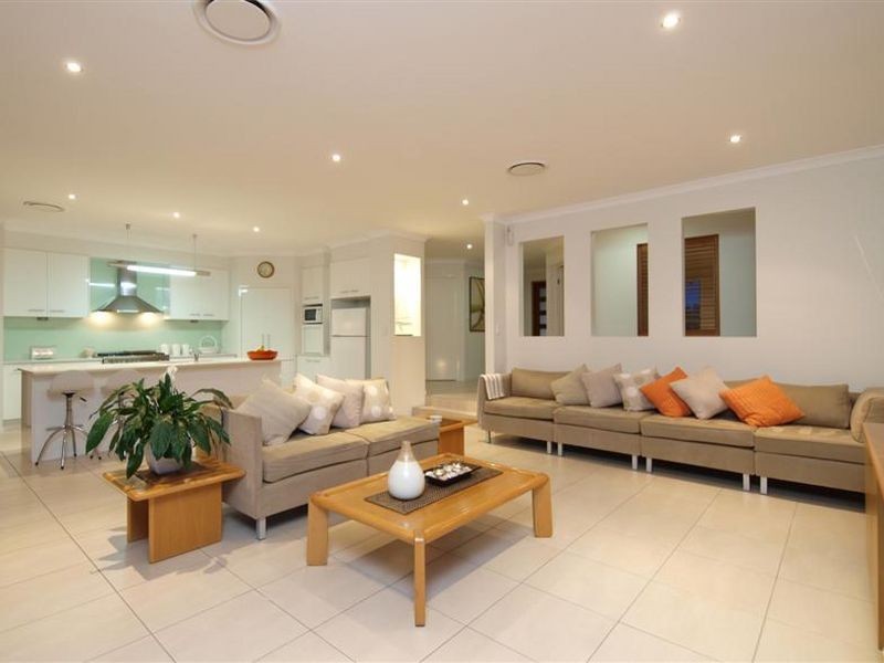 4 Colin Place, Cashmere QLD 4500