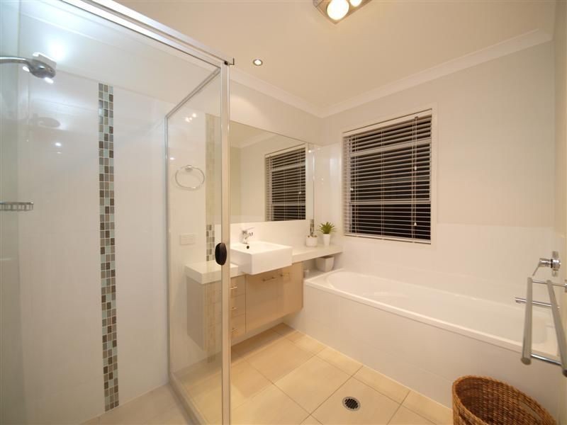 4 Colin Place, Cashmere QLD 4500