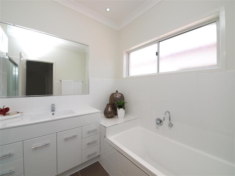 8 Melia Court, Eatons Hill QLD 4037