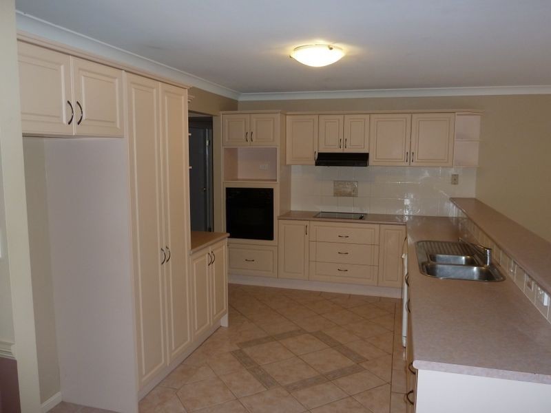 14 Valencia Court, Eatons Hill QLD 4037