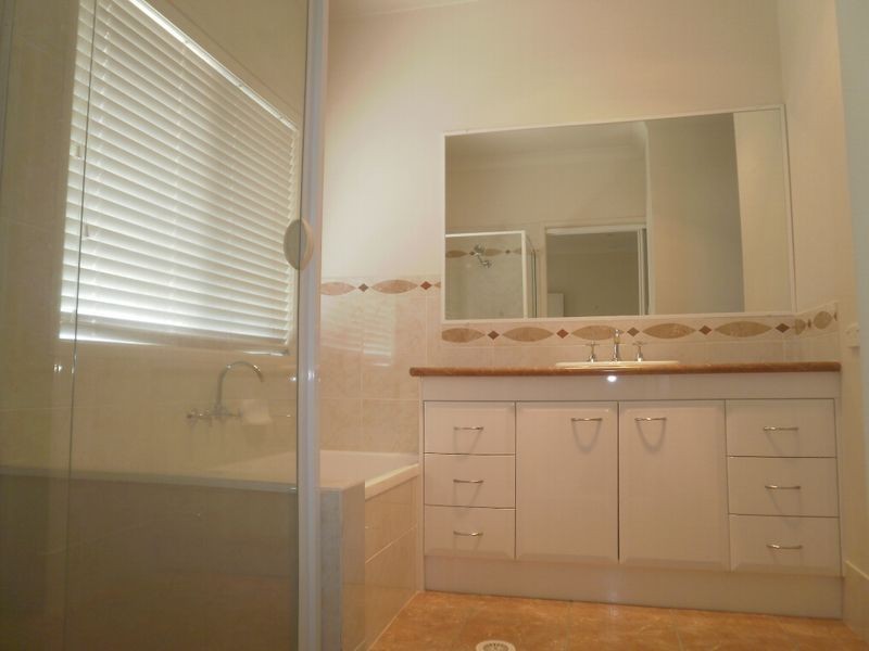 69 Lancewood Drive, Albany Creek QLD 4035