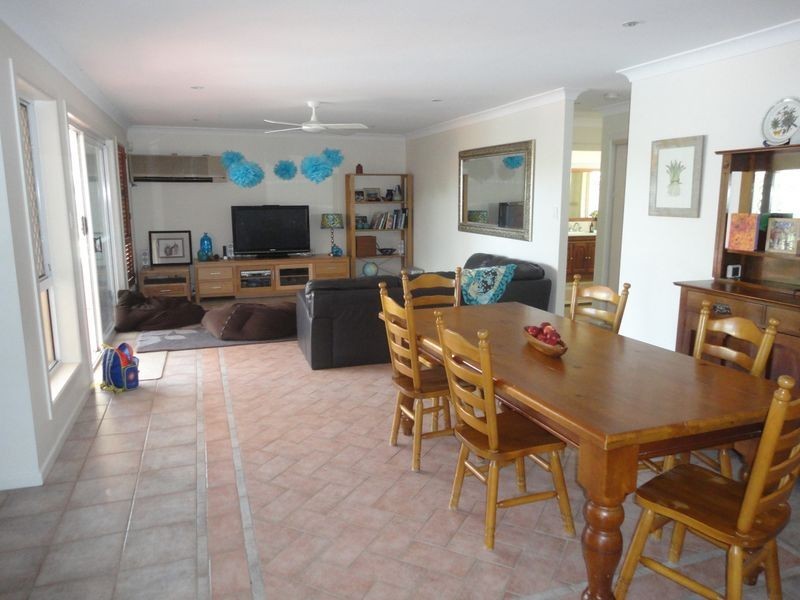 10 Cosmos Place, Bridgeman Downs QLD 4035