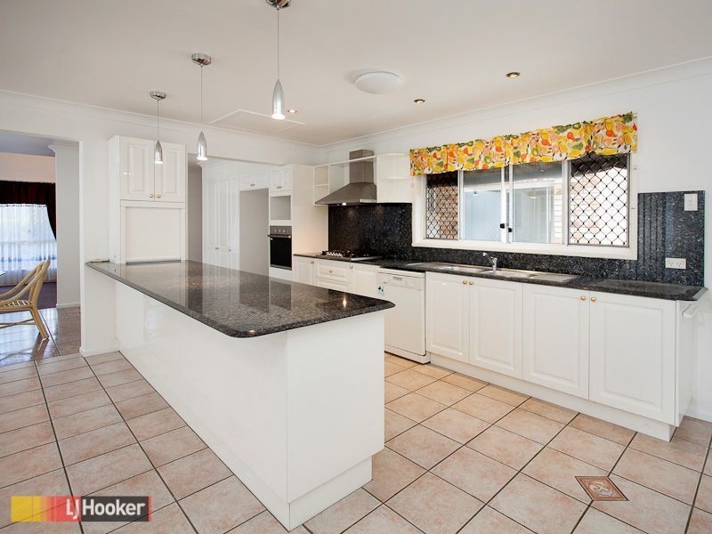 2 Silkyoak Way, Albany Creek QLD 4035