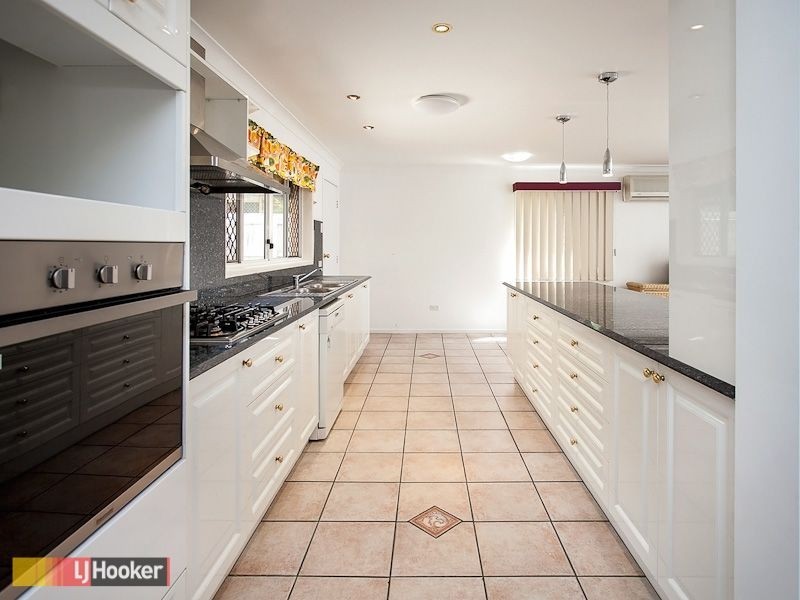 2 Silkyoak Way, Albany Creek QLD 4035