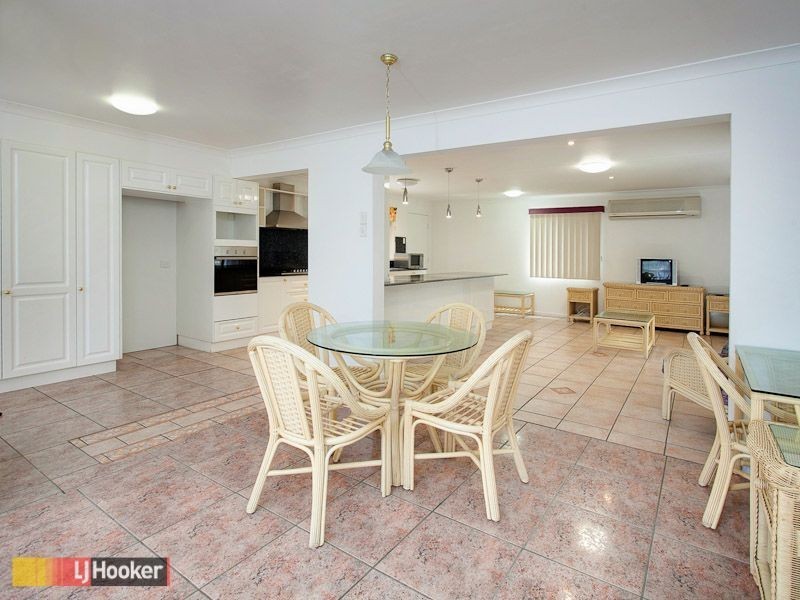 2 Silkyoak Way, Albany Creek QLD 4035