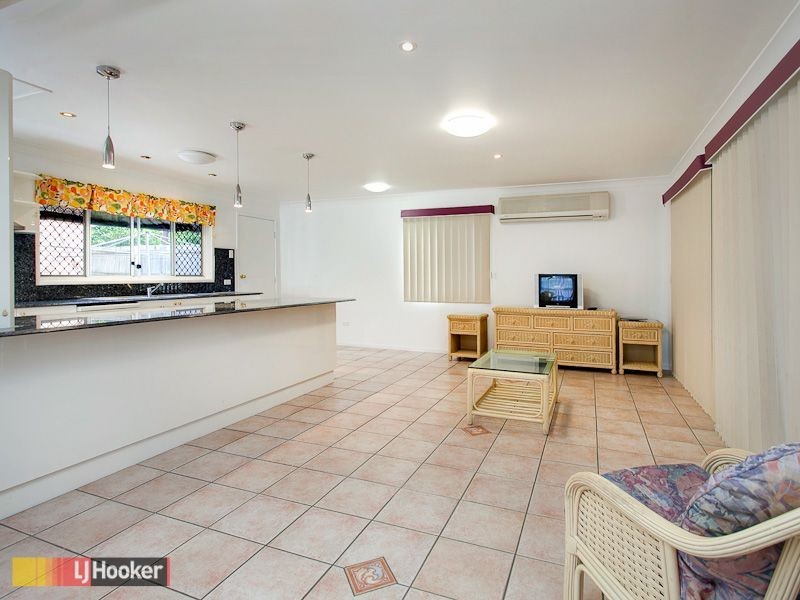 2 Silkyoak Way, Albany Creek QLD 4035
