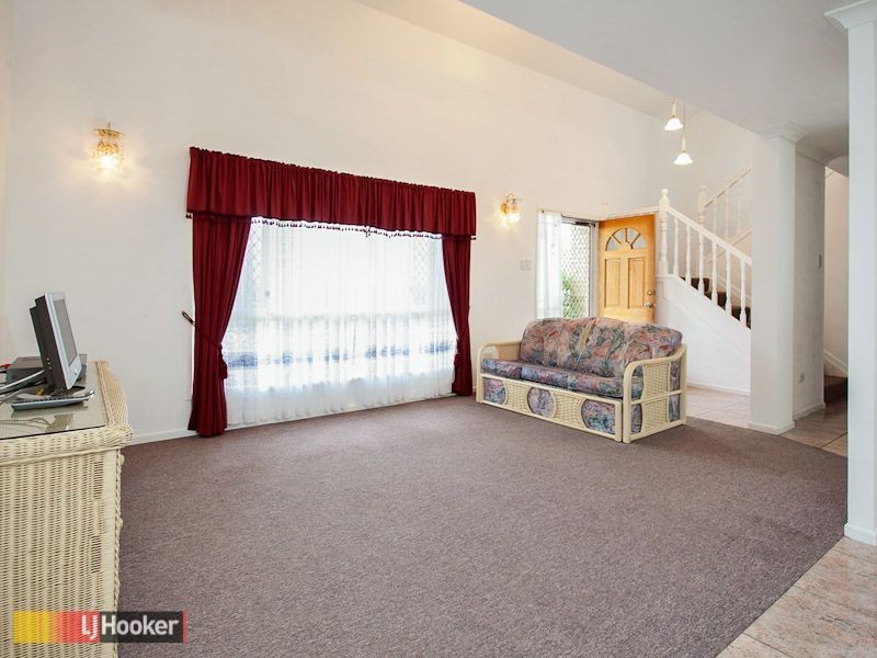 2 Silkyoak Way, Albany Creek QLD 4035