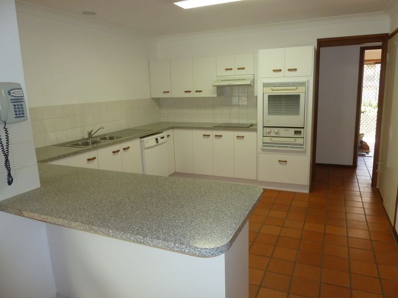 16 Oakmont Crescent, Albany Creek QLD 4035