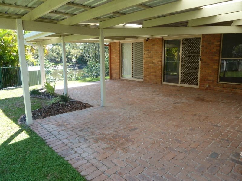 16 Oakmont Crescent, Albany Creek QLD 4035