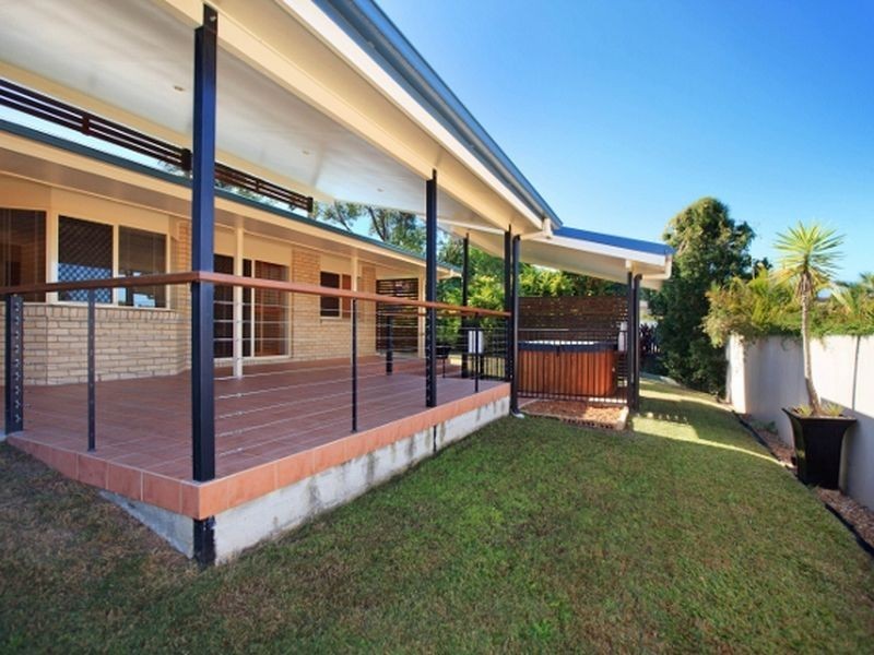 10 Sunblest Court, Eatons Hill QLD 4037