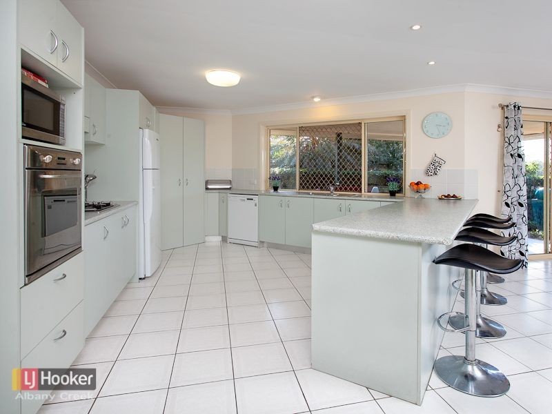 19 Flinders Way, Albany Creek QLD 4035