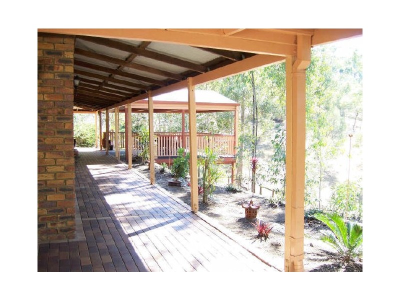 18 Albion Road, Eatons Hill QLD 4037