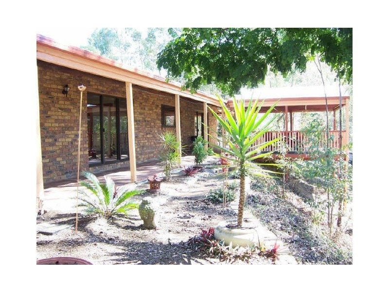 18 Albion Road, Eatons Hill QLD 4037