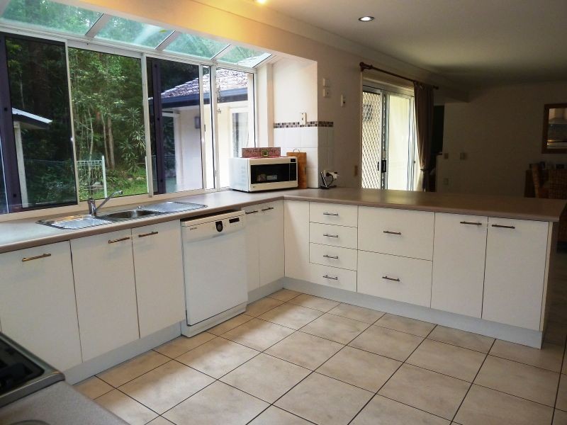 52 Cashmere Lane, Cashmere QLD 4500