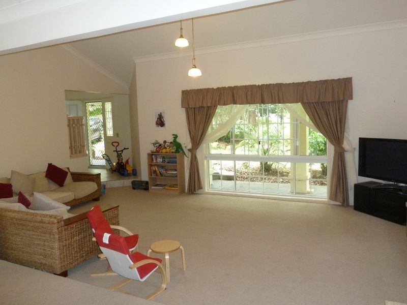 52 Cashmere Lane, Cashmere QLD 4500