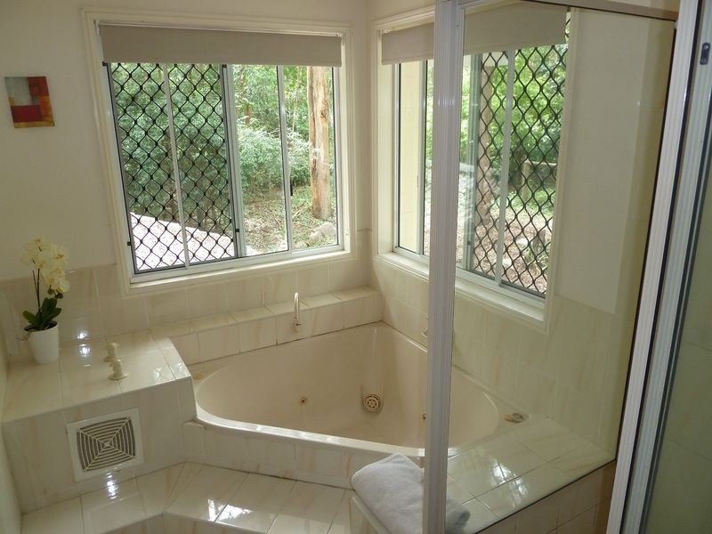 52 Cashmere Lane, Cashmere QLD 4500