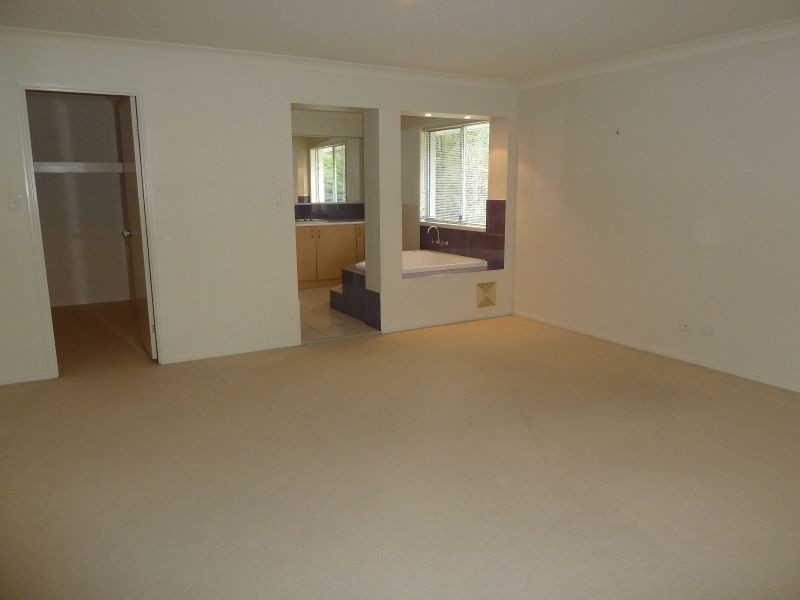 2 Sunningdale Court, Albany Creek QLD 4035