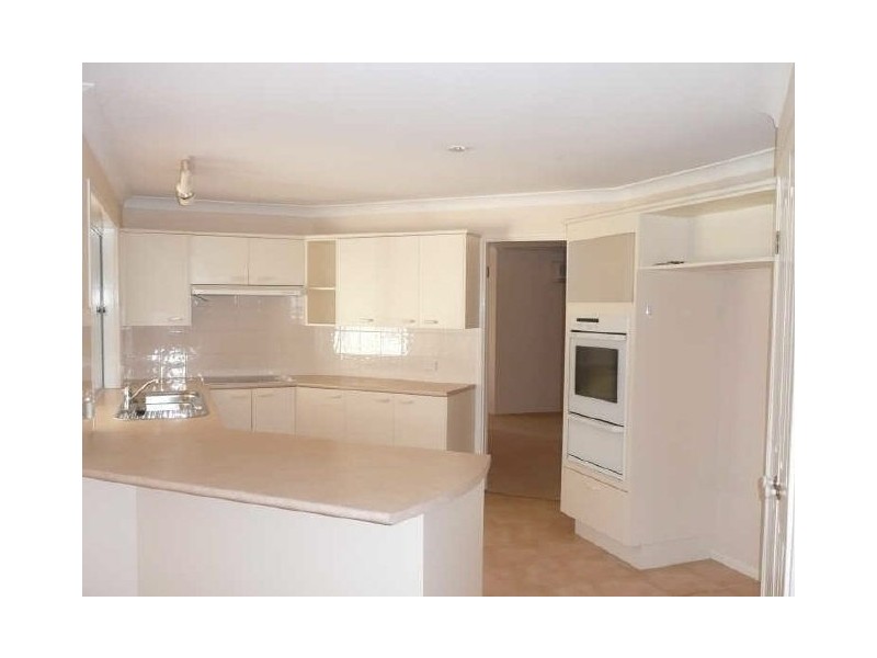 4 Brandy Court, Eatons Hill QLD 4037