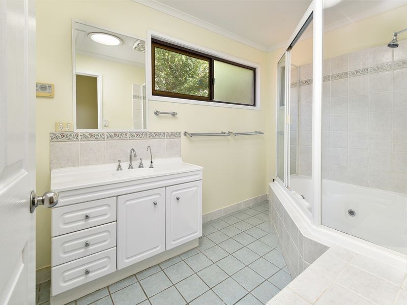 7 Nestor Court, Eatons Hill QLD 4037