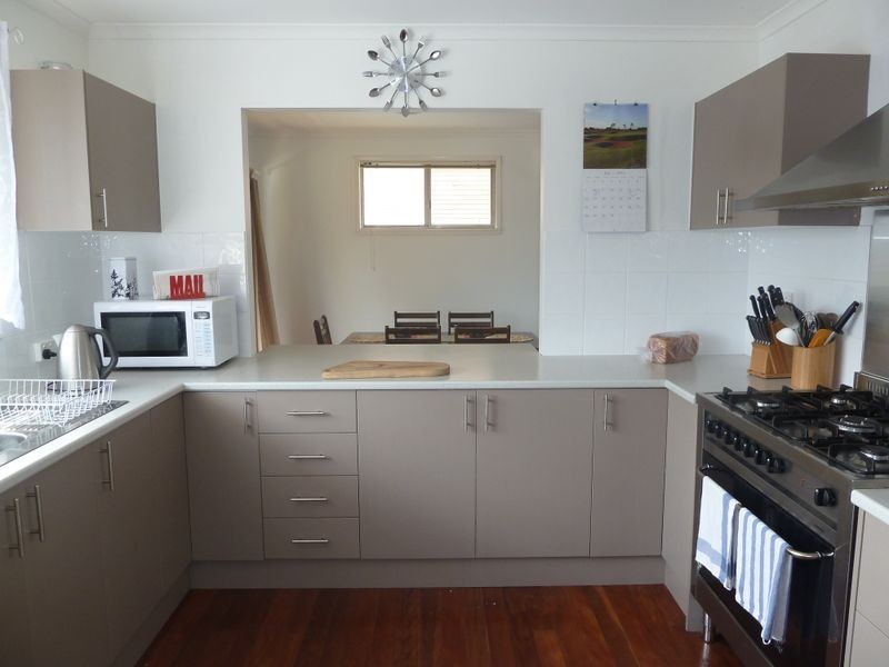 8 Jambaroo Street, Albany Creek QLD 4035