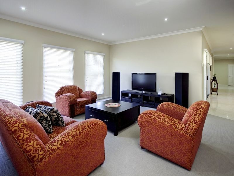 32 Rivergum Drive, Eatons Hill QLD 4037