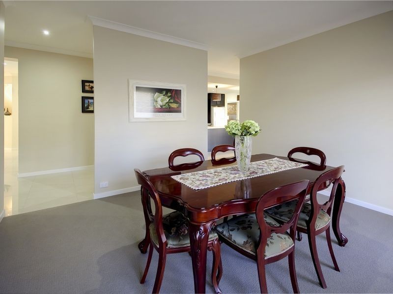 32 Rivergum Drive, Eatons Hill QLD 4037