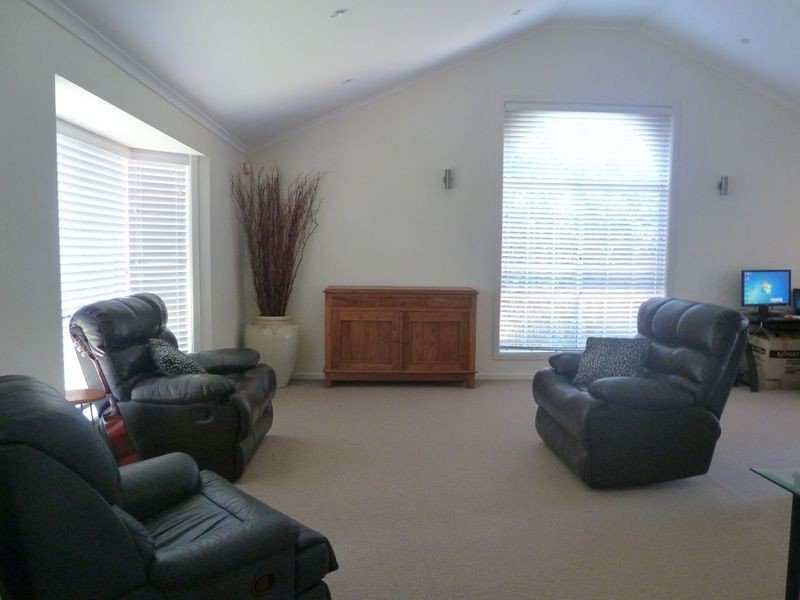 10 Cosmos Place, Bridgeman Downs QLD 4035