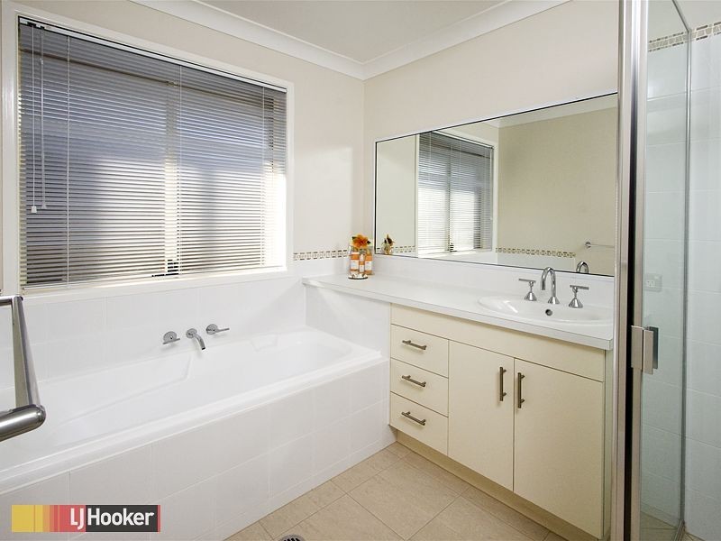 6 Ophelia Crescent, Eatons Hill QLD 4037