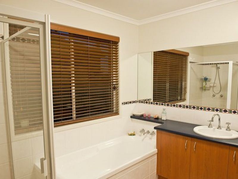 27 Hayward Avenue, Cashmere QLD 4500