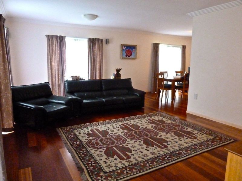 1 Holly Court, Albany Creek QLD 4035