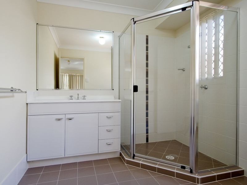 1 Bend Court, Eatons Hill QLD 4037