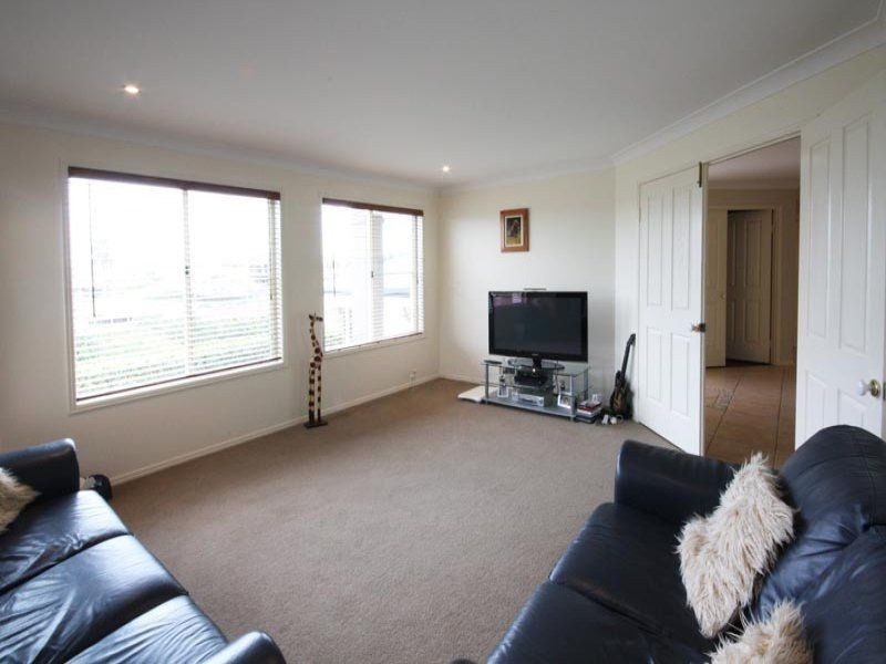 5 Fee Place, Eatons Hill QLD 4037