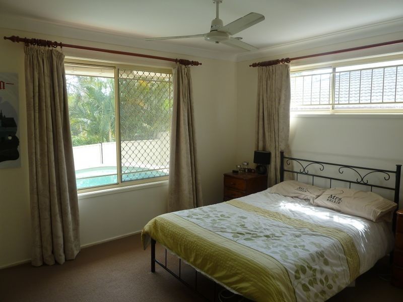 15 Tallebudgera Crescent, Albany Creek QLD 4035