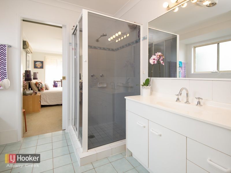 11 Atoll Crescent, Eatons Hill QLD 4037