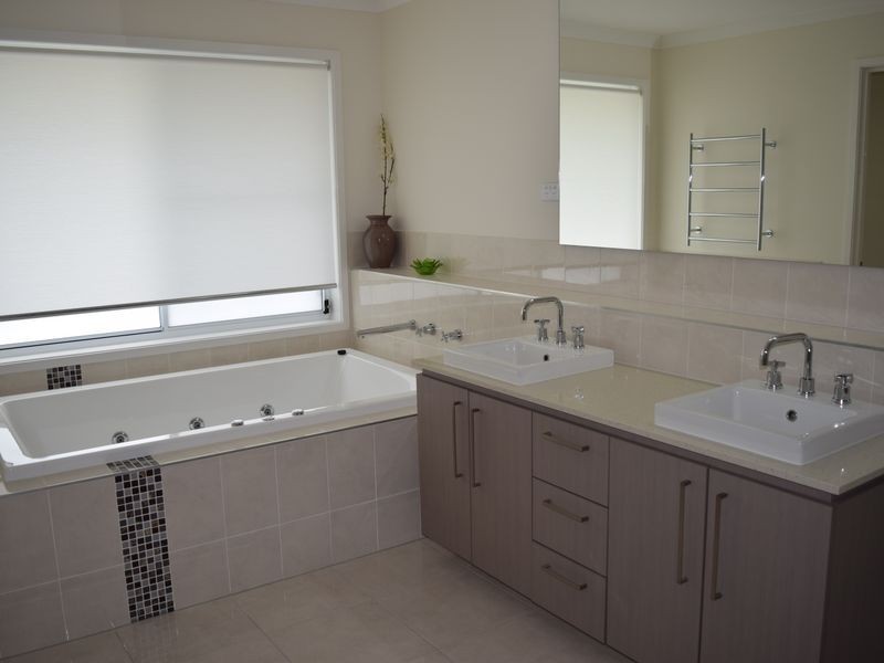 7 Confluence Court, Eatons Hill QLD 4037