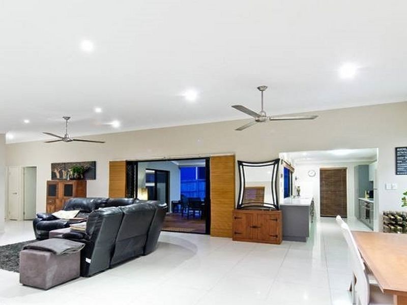 12 Bella Street, Cashmere QLD 4500