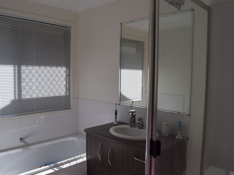 11 Moreton Street, Fitzgibbon QLD 4018