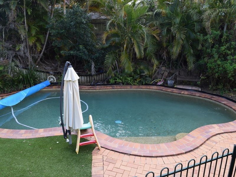 12 Daniel Drive, Albany Creek QLD 4035