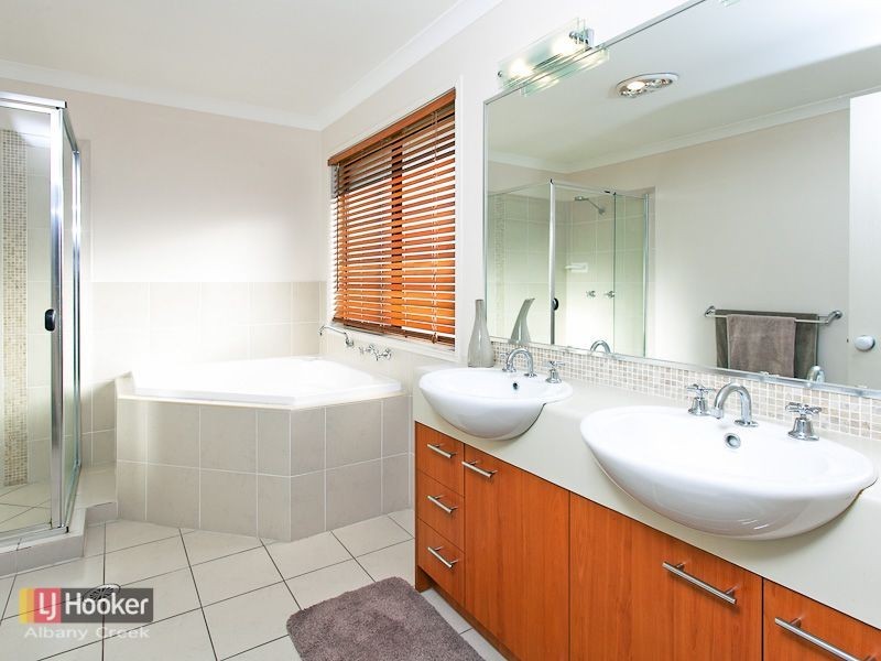 18 Cabarita Crescent, Eatons Hill QLD 4037